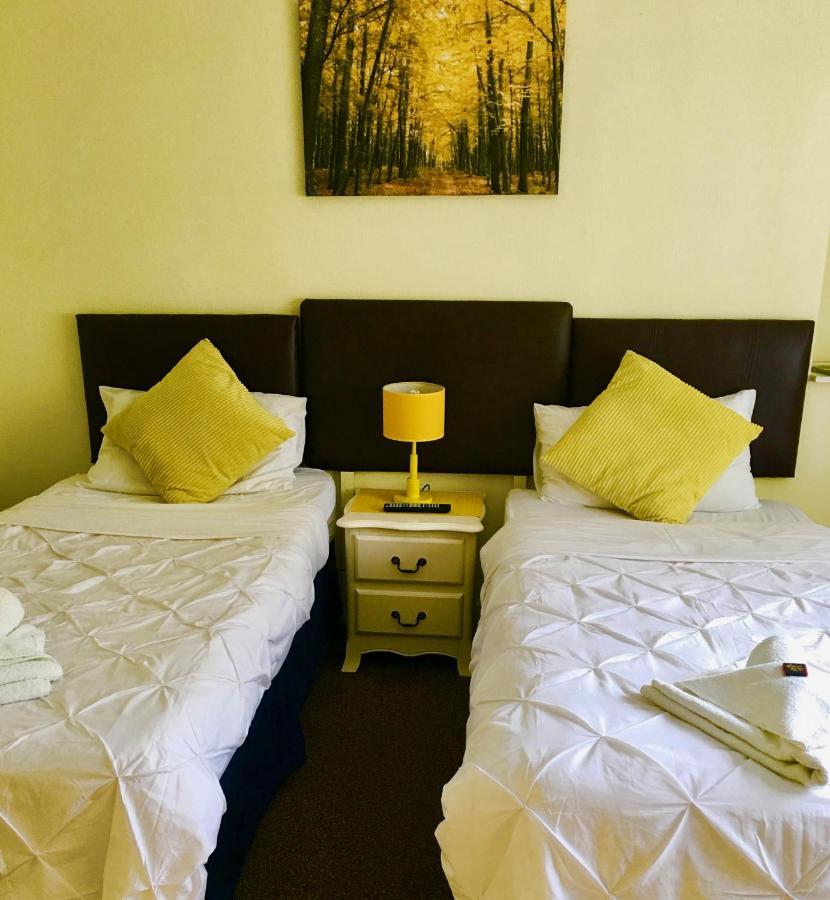 Watson Lodge Guest House Galashiels Bagian luar foto
