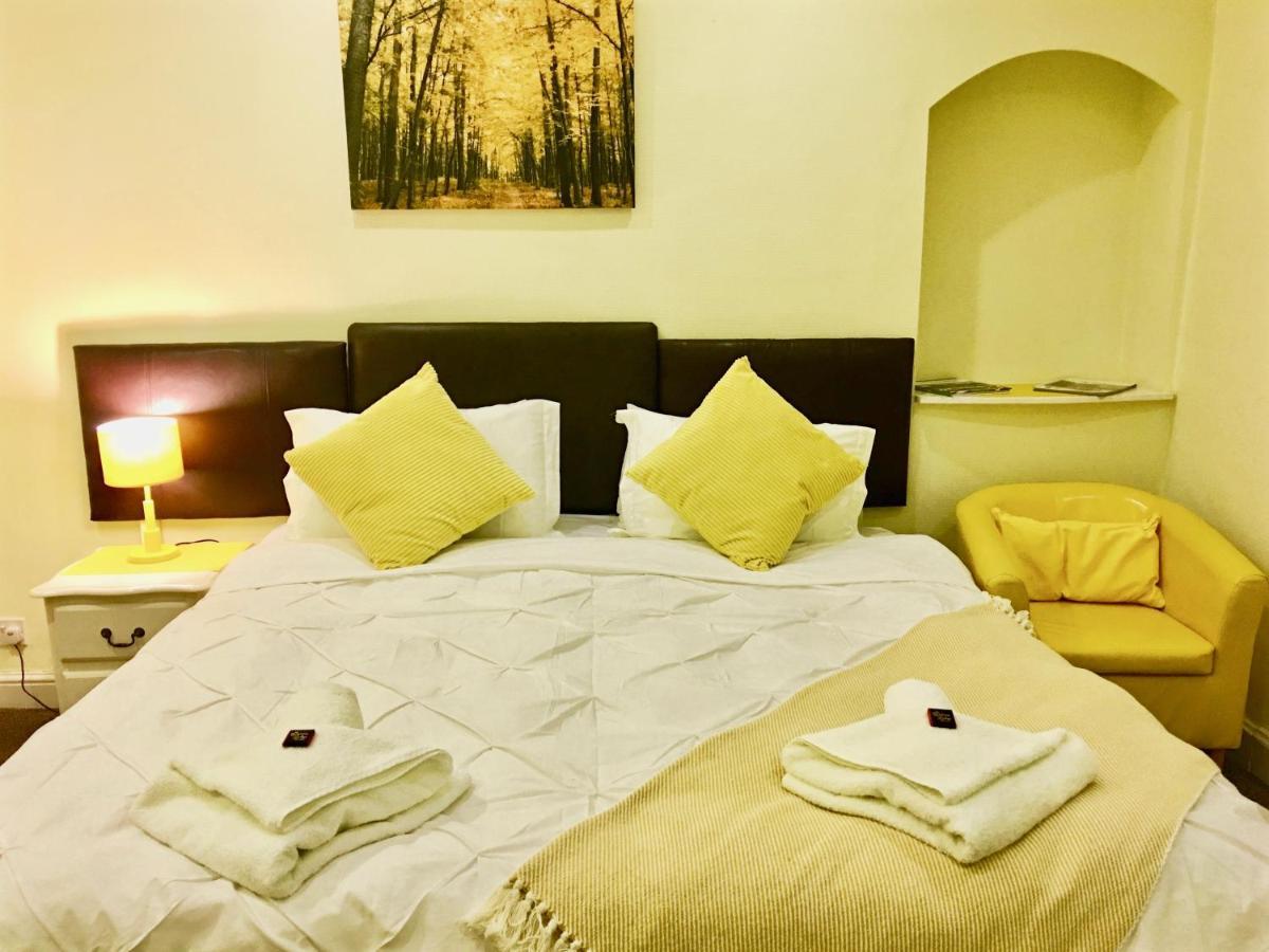 Watson Lodge Guest House Galashiels Bagian luar foto