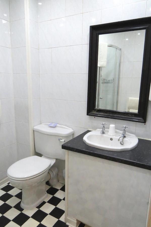 Watson Lodge Guest House Galashiels Bagian luar foto