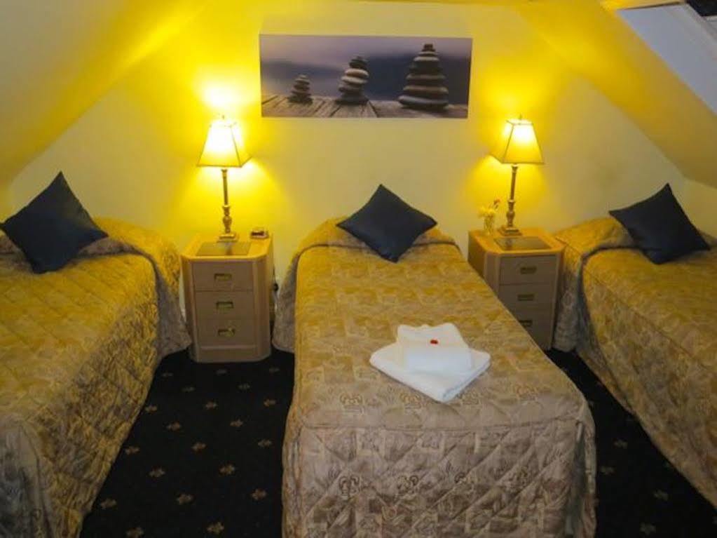 Watson Lodge Guest House Galashiels Bagian luar foto